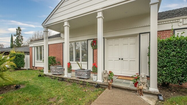 Building Photo - 1819 Cedar St