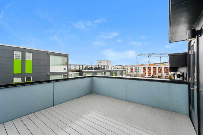 Building Photo - 121A 15th Ave