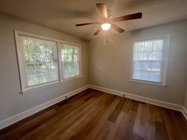 Building Photo - 507 Maple St