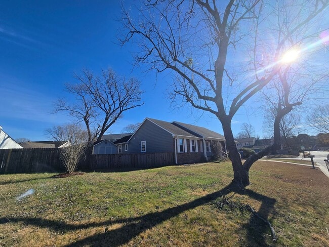 Building Photo - Beautiful Single Family Home!