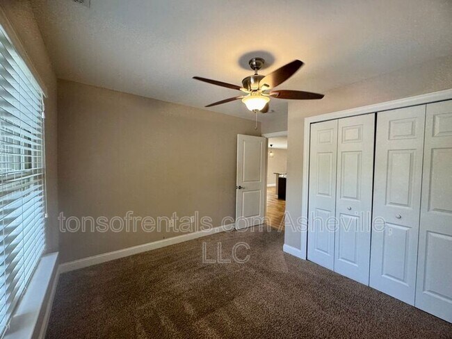 Building Photo - 252 Wash Creek Dr