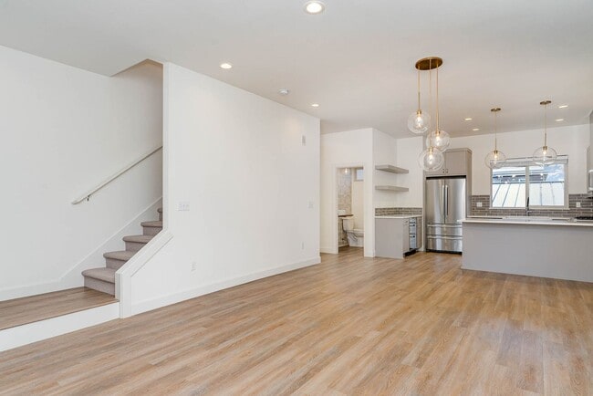 Building Photo - 3Bd/2.5Ba Seattle Home