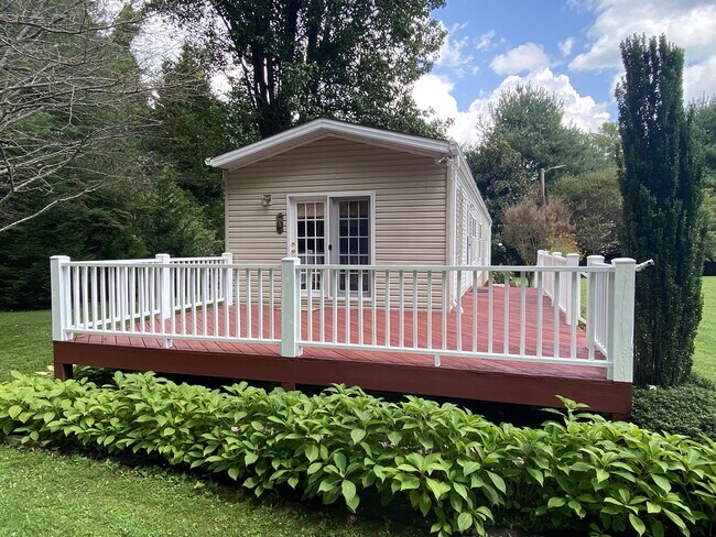Primary Photo - 2075 Walnut Cove Rd
