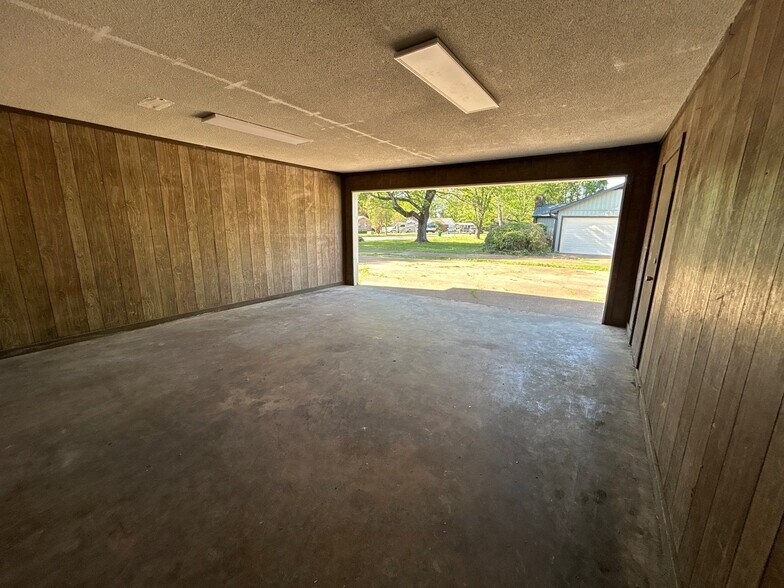 Building Photo - 40 Fairway Cv