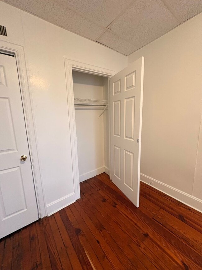 Building Photo - Spacious 3-Bedroom Apartment – West End of York City!