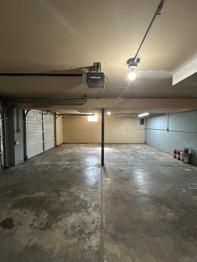 Building Photo - 704 N 74th Ave