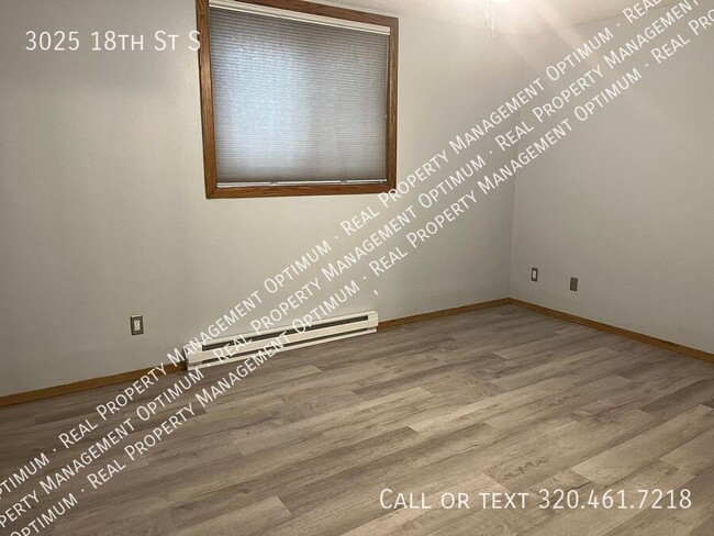 Building Photo - Must See 3 Bedroom, 1 Bath Lower Level Dup...