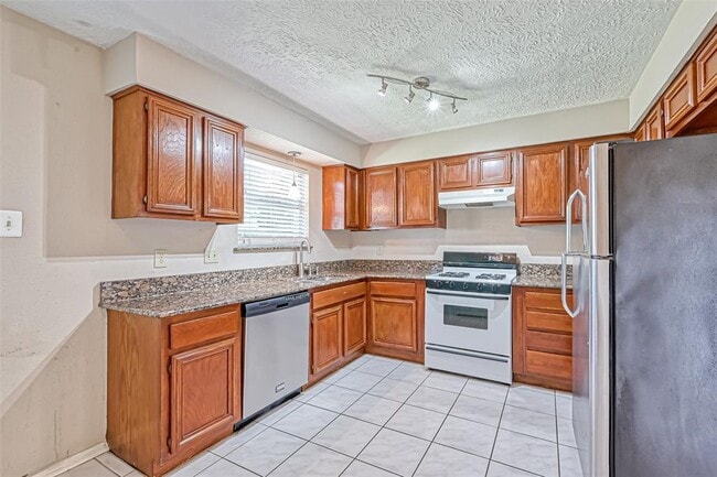 Building Photo - 442 Redway Ln