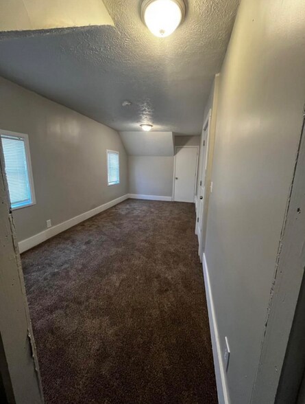 Building Photo - 7313 Maple St