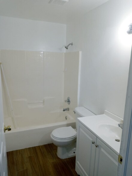 Building Photo - 2301 SW 25th St