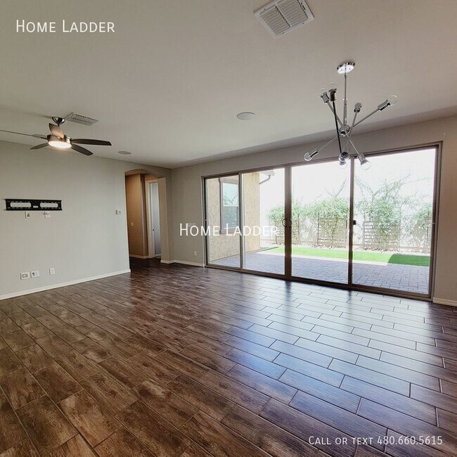 Building Photo - 4333 E Dennisport Ave
