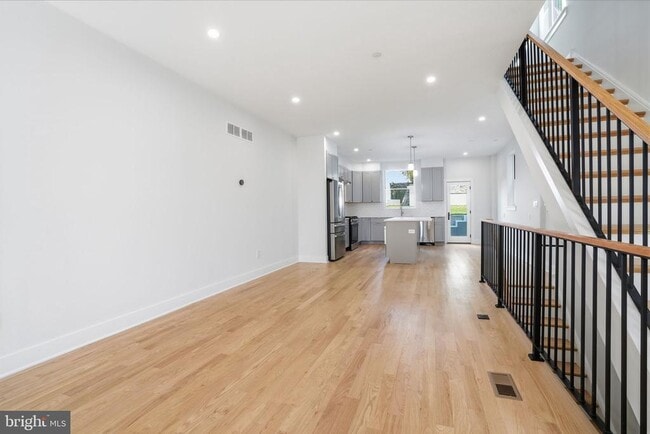 Building Photo - 222 Hermitage St