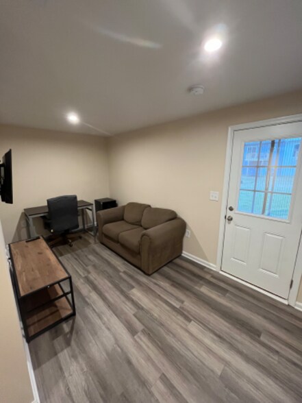 Building Photo - 206 Maple Frg Trl