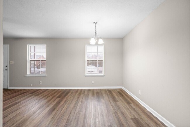 Building Photo - Northeast Dr -3884