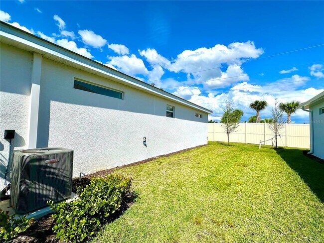 Building Photo - 8225 Shr Lk Dr