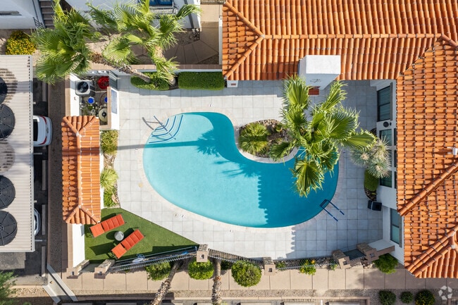 Building Photo - Cortland Las Casas
