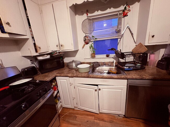 Building Photo - Fantastic 4 Bedroom Single Family House for Rent in Asbury Park!