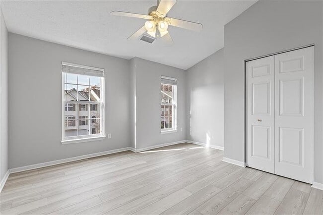 Building Photo - 700 Bush Dr