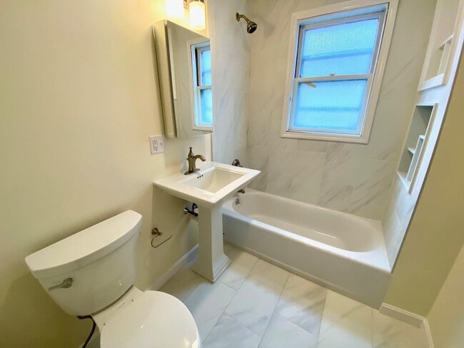 Building Photo - 24 Clyde Rd