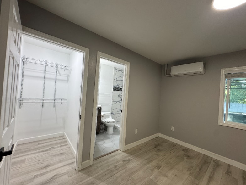 Building Photo - 5 W 4th St