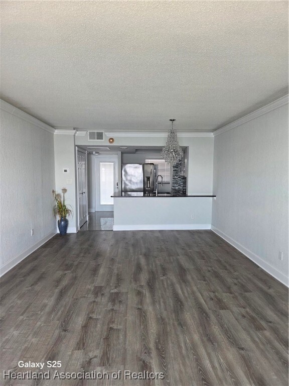 Building Photo - 2131 Lakeview Dr