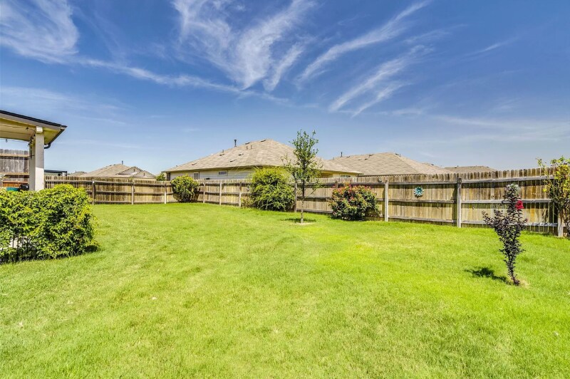 Building Photo - 303 Marimoor Dr