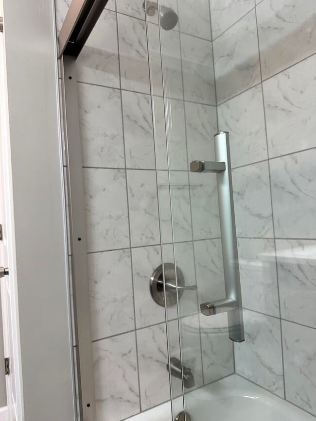 Building Photo - PRICE REDUCED! 3 bedroom, 2.5 bath Townhouse: Cedar Grove Townhomes!