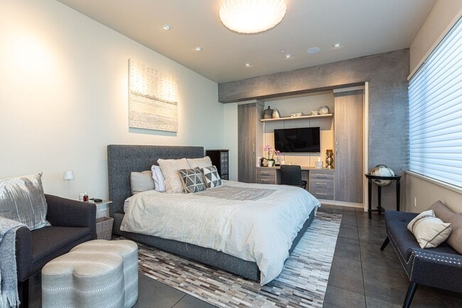 Building Photo - Luxurious Sausalito Breathtaking View Masterpiece! 4BR/3.5BA Home + 1BR/1BA Guest House! Parking!...