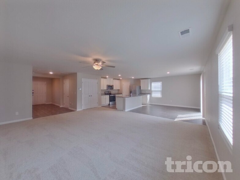 Building Photo - 2170 Southlea Dr