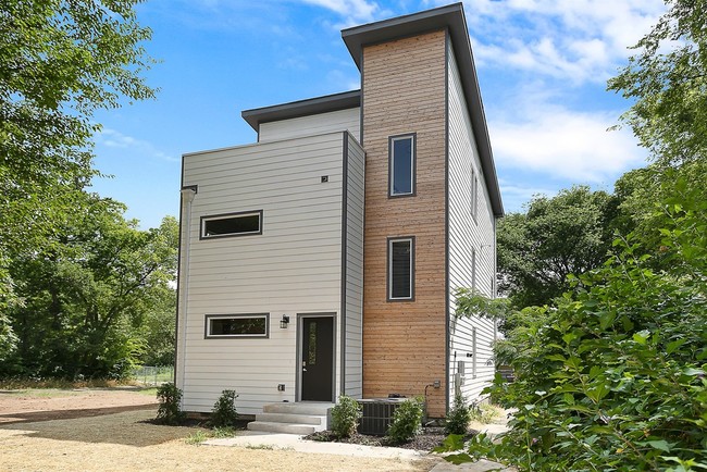 Primary Photo - 1044 2nd Ave S