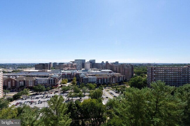 Building Photo - 1101 S Arlington Ridge Rd