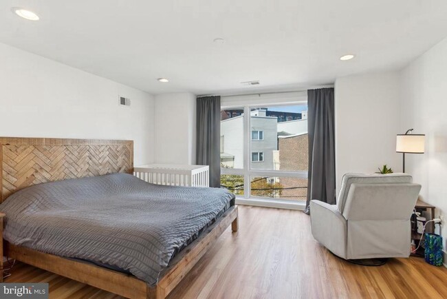 Building Photo - 1119 N Howard St