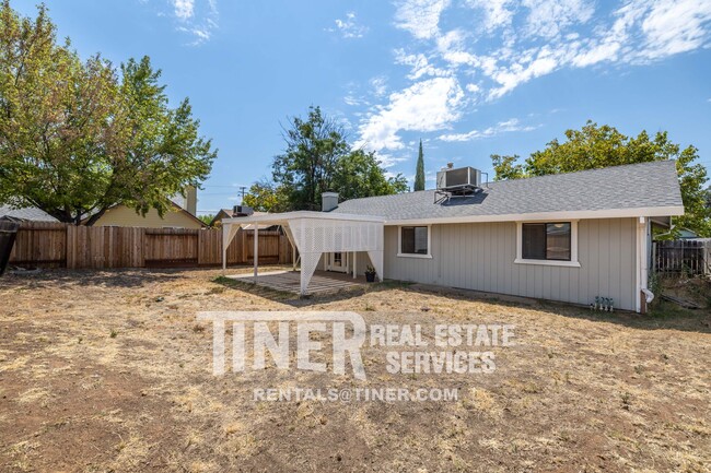 Building Photo - East Lincoln 3 Bedroom Home