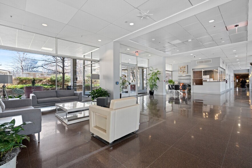 Lobby - 800 4th St SW