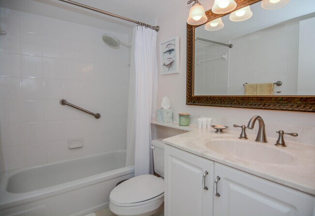 Building Photo - 4200 N Ocean Dr