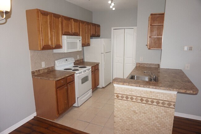 Building Photo - Newly Remodeled 1/1 in Serenata @ Metrowest