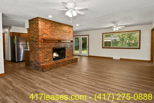 Building Photo - 203 S White Oak Ave