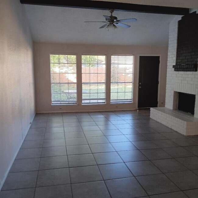 Building Photo - 9610 Wellsworth Dr