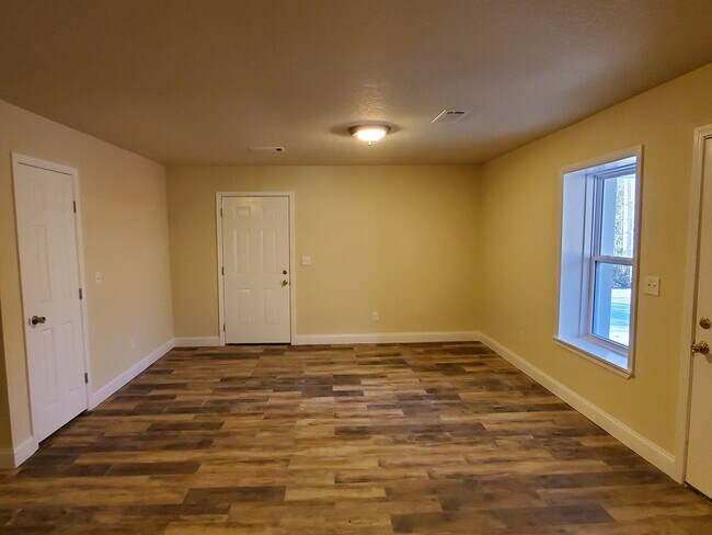 Building Photo - TEDDY DUPLEX