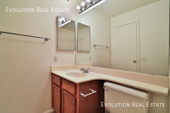 Building Photo - 3226 E Sequoia Dr