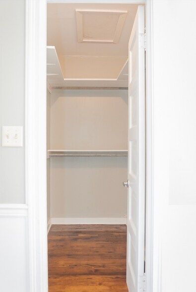 Building Photo - 104 Bingham Ave