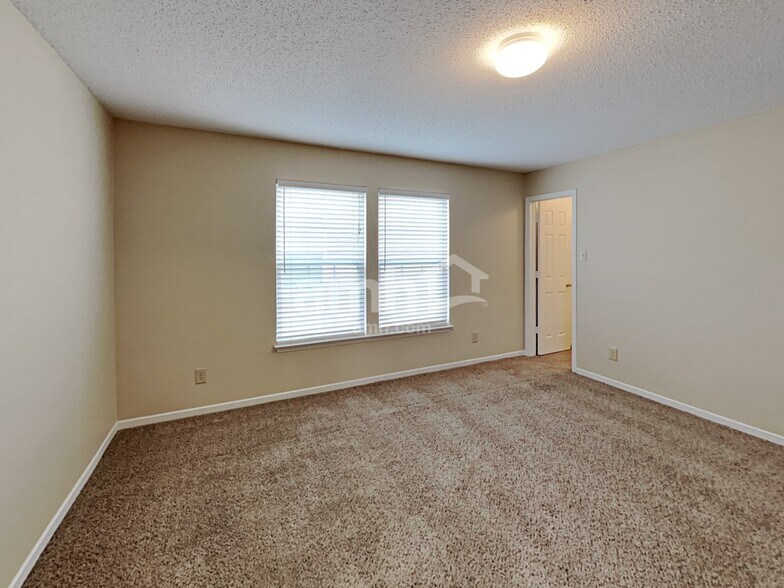 Building Photo - 10798 Cyrus Dr