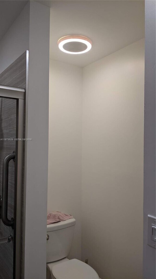 Building Photo - 15509 N Miami Lakeway