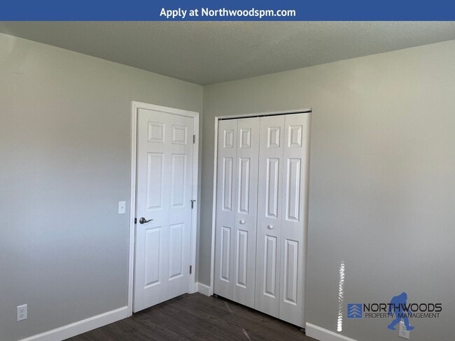 Building Photo - Very Nice-Recently Remodeled 2 Bedroom 1 B...