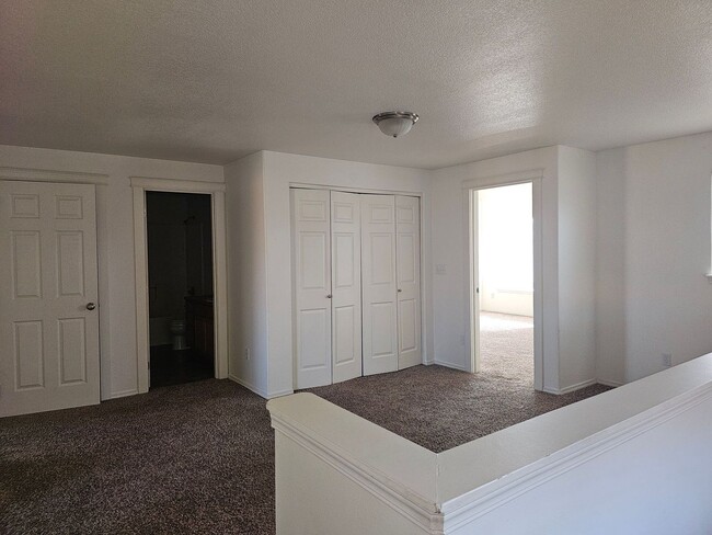 Building Photo - Strawberry Heights Home