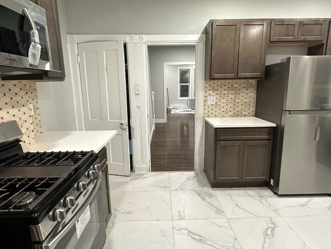 Building Photo - 83 Park Ave