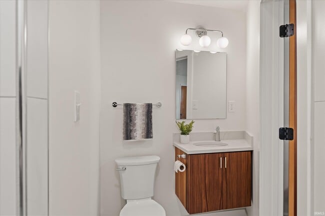 Building Photo - 2121 E Madison St