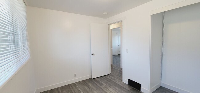 Building Photo - 13240 22nd Ave S