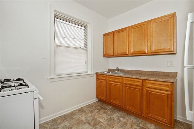 Building Photo - 7915 S Hermitage