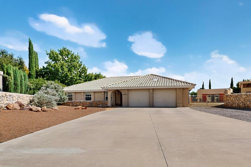 Primary Photo - 2004 Vista Lejano